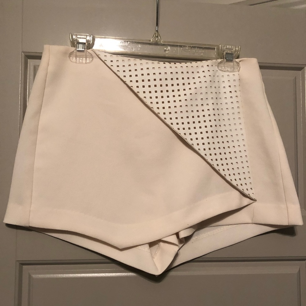 BCBG skort